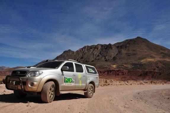 A magnífica paisagem nas estradas próximas à em Potosí - Bolívia